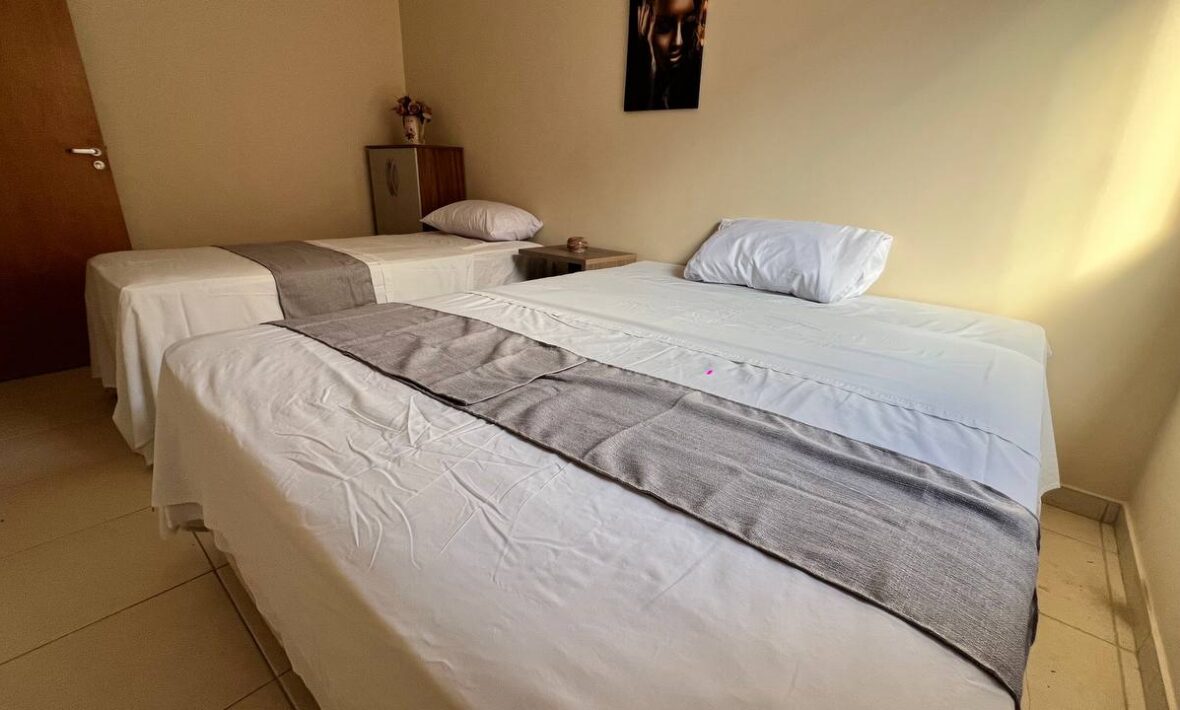 Quarto com Cama de Casal ou 2 de Solteiro